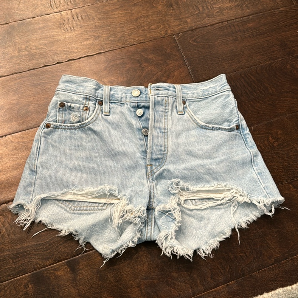 Levi’s women’s shorts size 23, like new